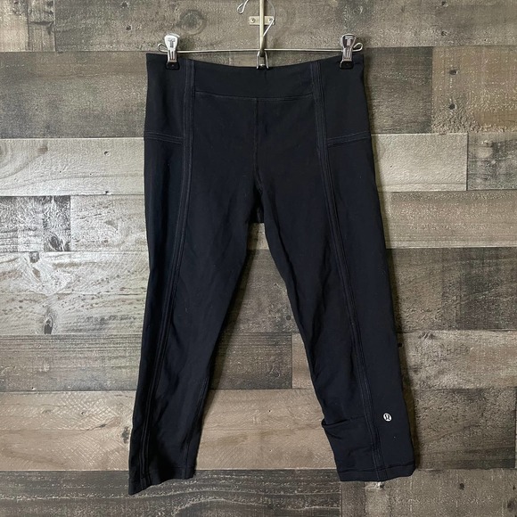 SOLD Lululemon Crop 6 - Picture 1 of 3